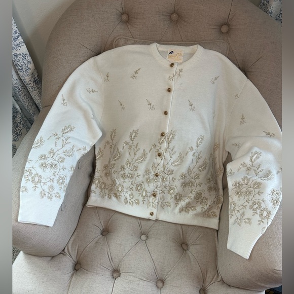 Sherry Gale Sweaters Vintage Sherry Gale Gold Embroidered Cream